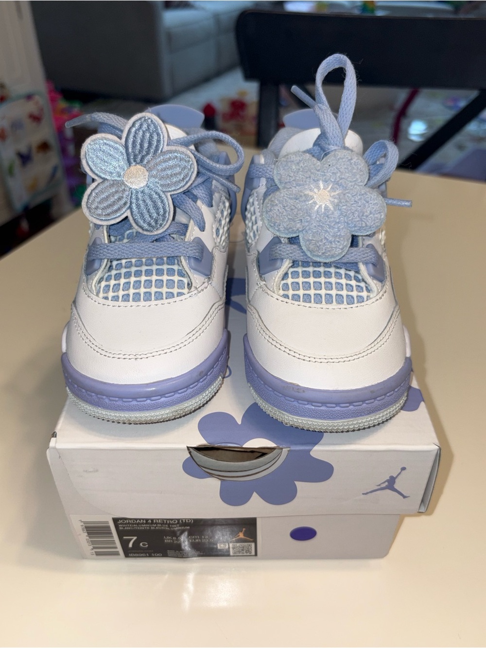 Jordan 4 Retro Toddler White & Light Blue Floral Accent Sneakers Sz 7